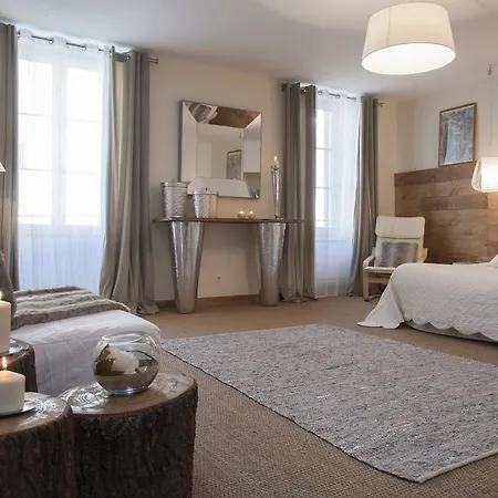 Guest house La Maison Vieille Maison D'Hotes & Gites 3*